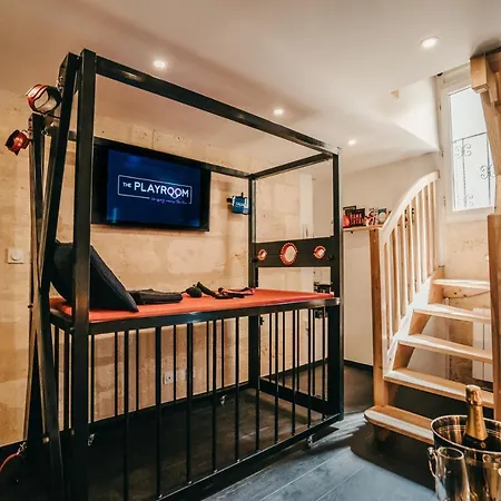 Liefdeshotel Playroom Avec Salle De Jeux Pour Adultes Et Lit A Eau Chauffant Bordeaux